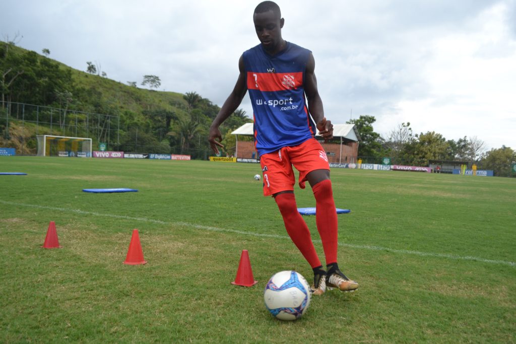 Magno treina em Pinheiral na intensa pré-temporada banguense (Foto: Emerson Pereira/Bangu)