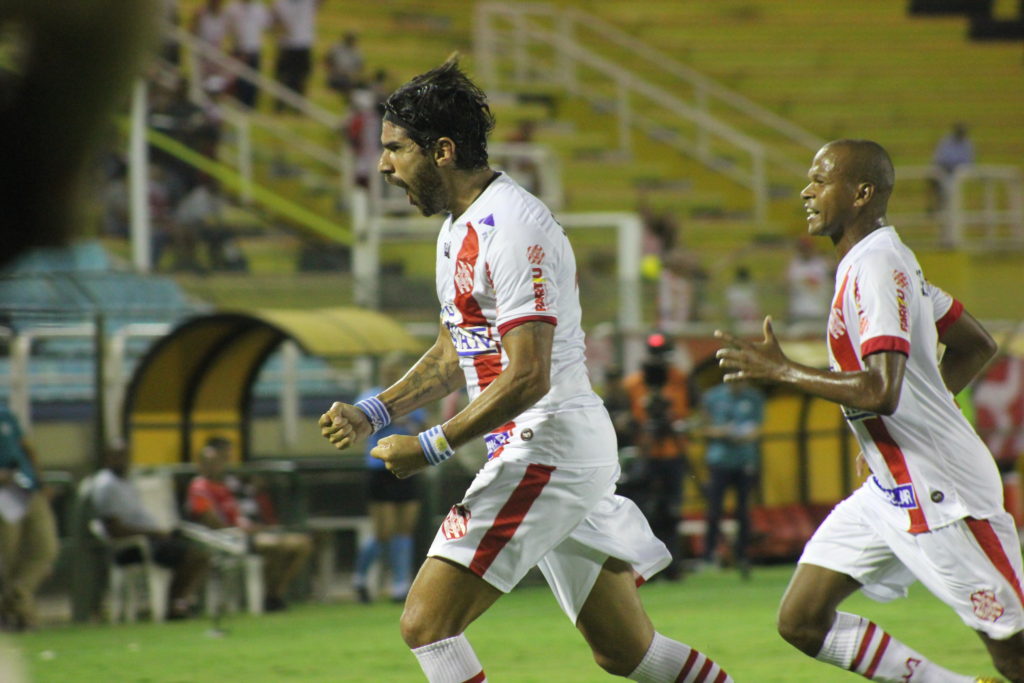 Loco Abreu marcou mais um gol no Alvirrubro - Foto: João Carlos Gomes/Bangu